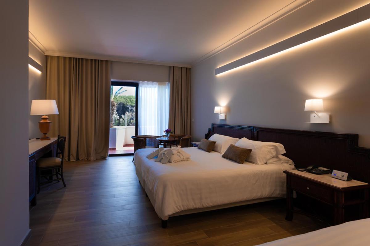 Hotel Schuhmann Paestum Eksteriør billede