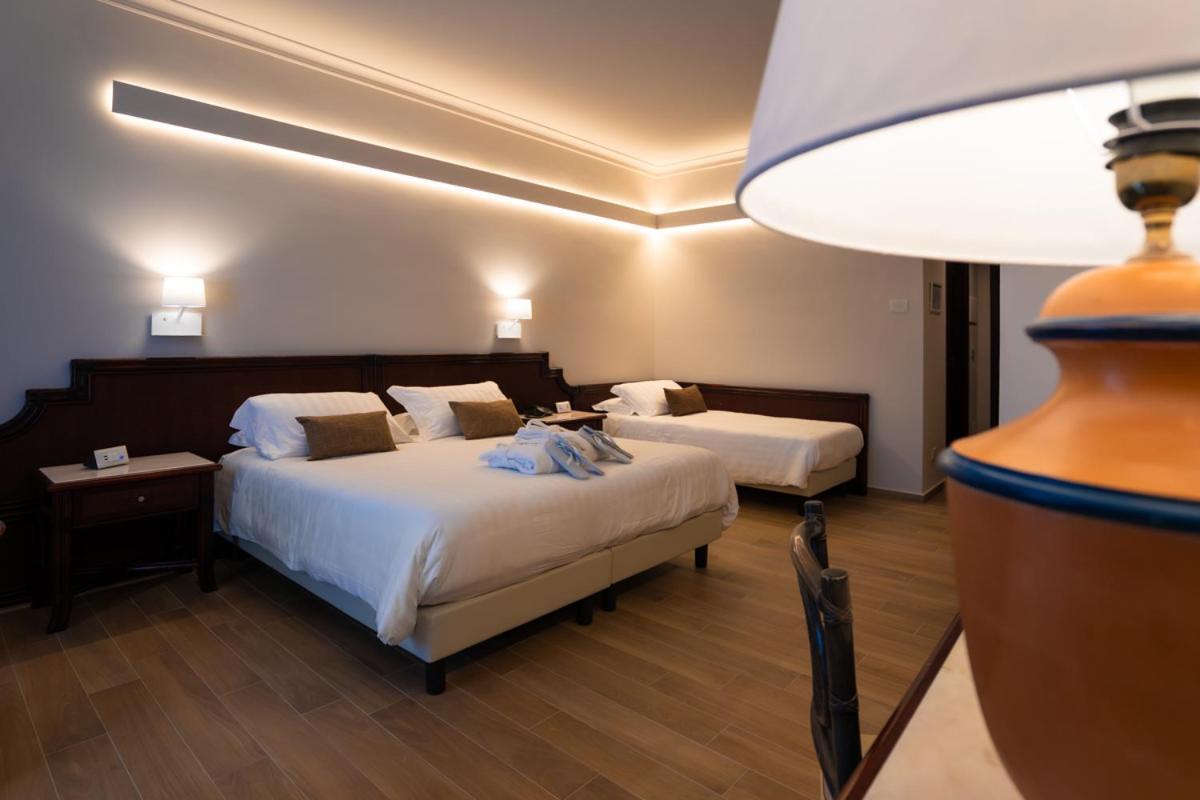 Hotel Schuhmann Paestum Eksteriør billede
