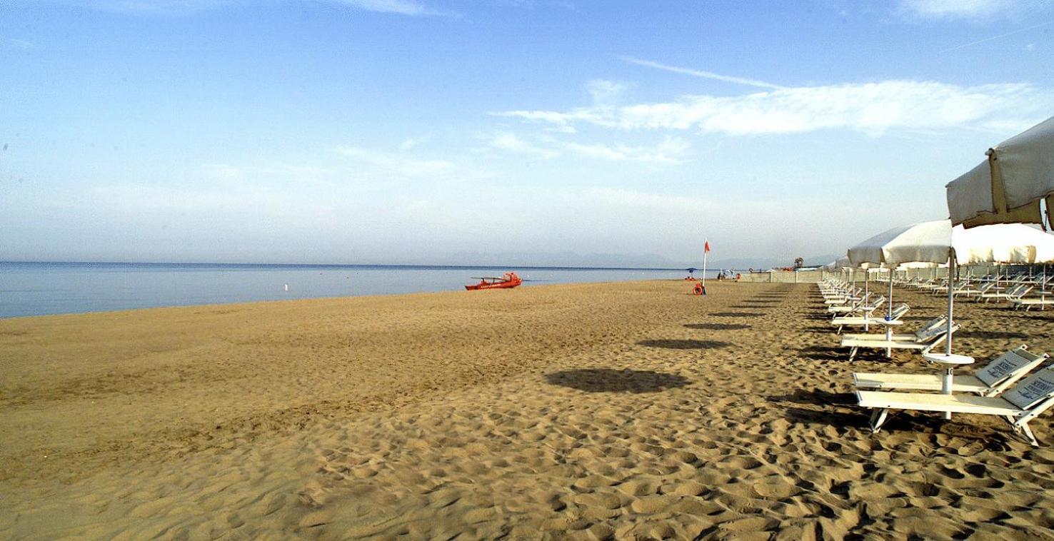 Hotel Schuhmann Paestum Eksteriør billede