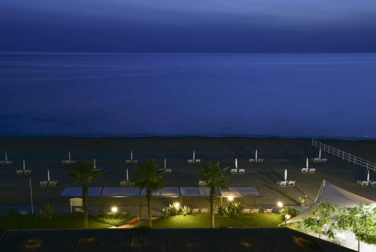 Hotel Schuhmann Paestum Eksteriør billede