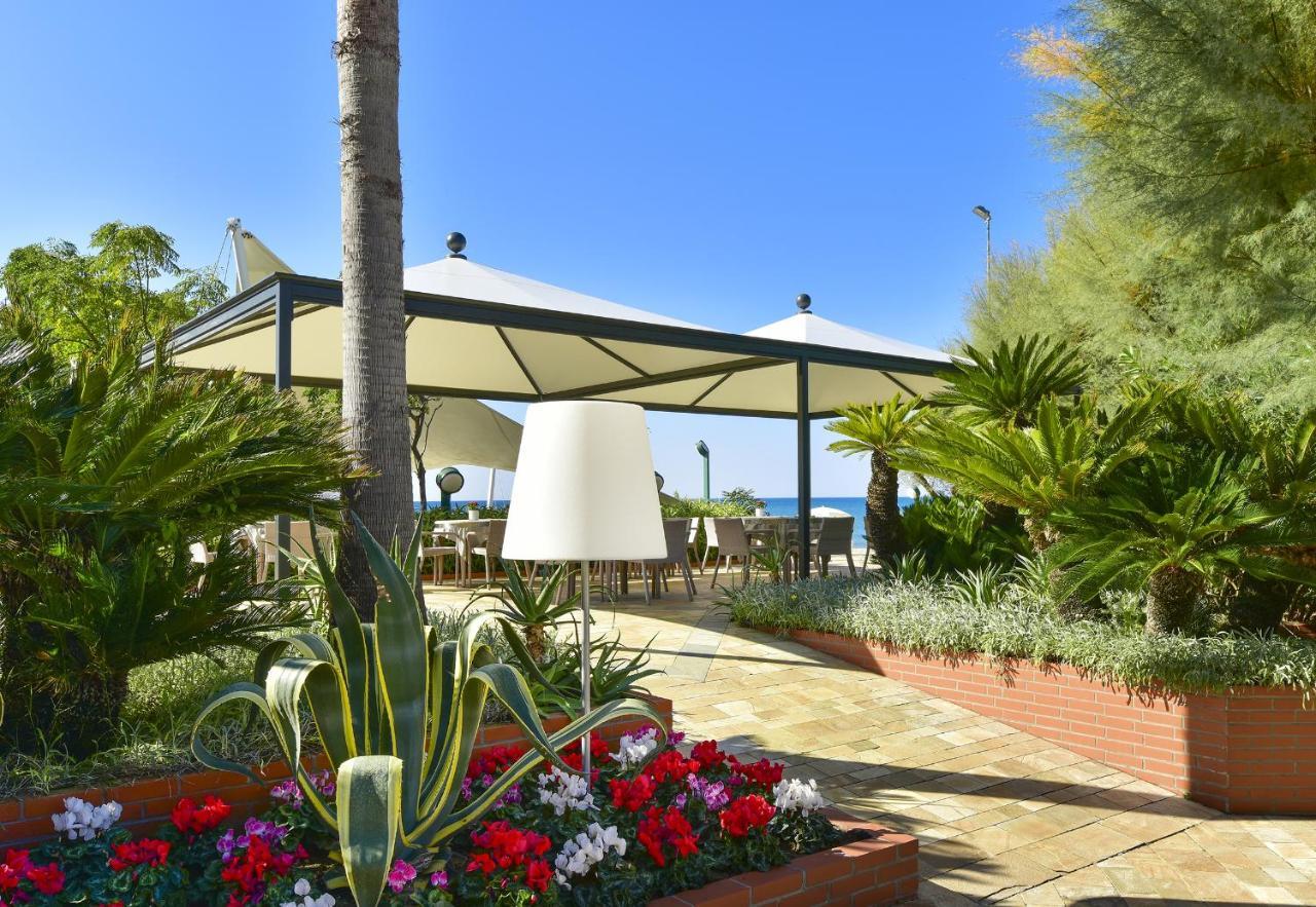 Hotel Schuhmann Paestum Eksteriør billede