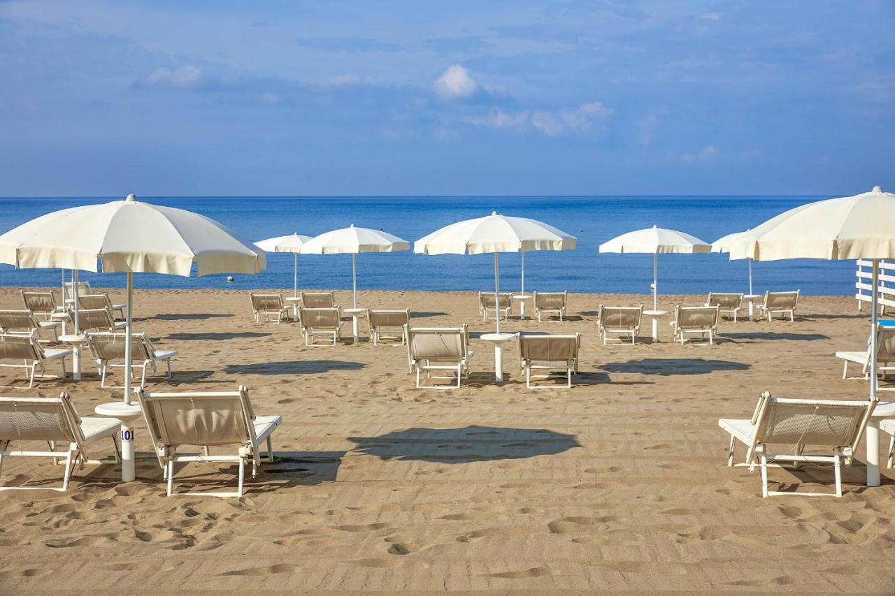 Hotel Schuhmann Paestum Eksteriør billede