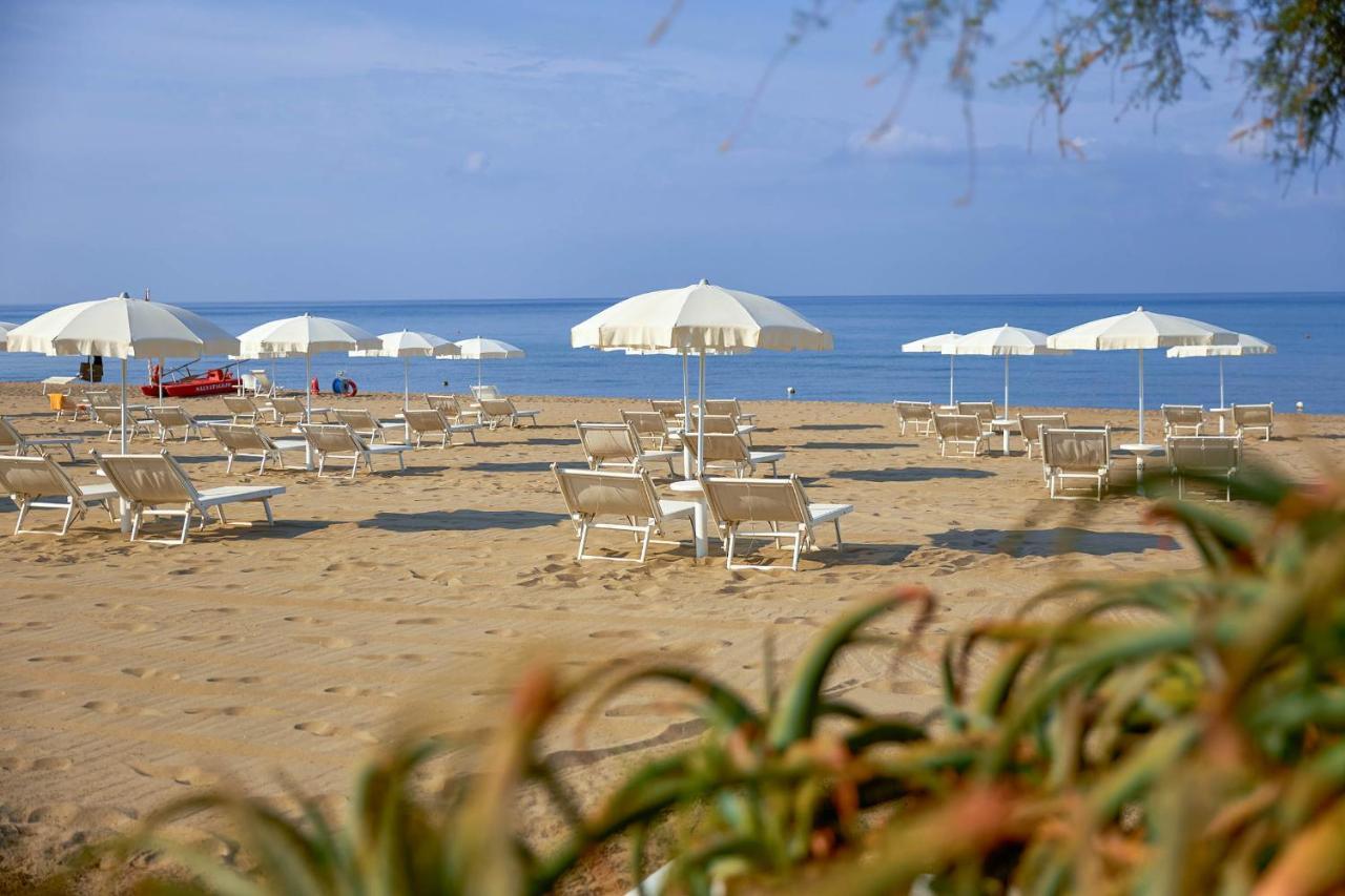 Hotel Schuhmann Paestum Eksteriør billede